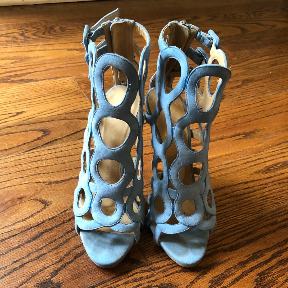 Giuseppe Zanotti Circle Cut Out Suede Booties - Picture 3 of 7